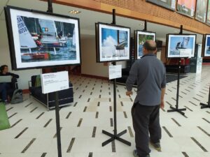 cavalletti esposizione quadri e fotografie
