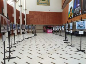 cavalletti esposizione quadri e fotografie